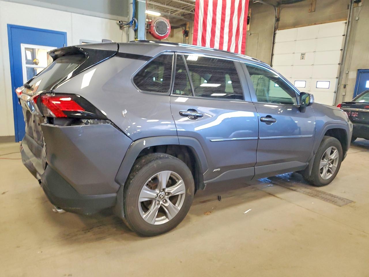 2022 Toyota RAV4 VIN 4T3RWRFV8NU068711 COPART salvage auction — Rear End, MN - CERT OF TITLE-SALVAGE, sold $15,500 on 2026-07-09 (photo 3)