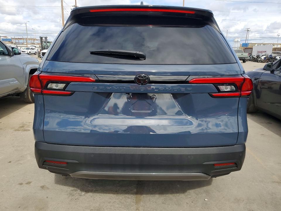 2024 Toyota Highlander VIN 5TDAAAA53RS007231 COPART salvage auction — FRONT END, Ca - Salvage Certificate, sold $27,500 on 2026-07-20 (photo 6)