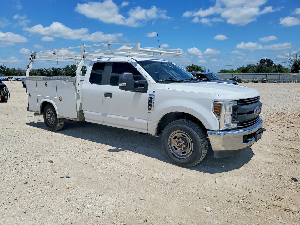 2019 Ford F-250 super duty VIN 1FT7X2A67KED14971 COPART salvage auction — NORMAL WEAR, TX - CERTIFICATE OF TITLE, sold $8,500 on 2026-07-16 (photo 4)