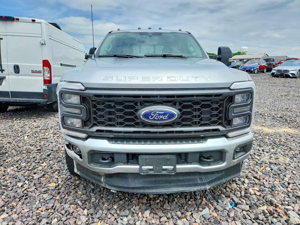 2024 Ford F350 VIN 1FT8W3BN7RED27944 COPART salvage auction — SIDE, Salvage Title, sold $12,900 on 2026-07-28 (photo 5)