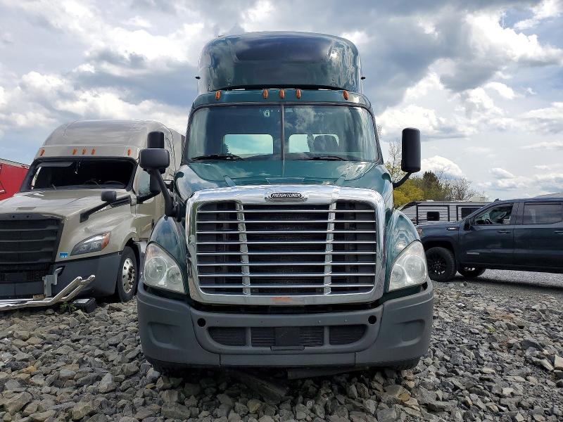 2018 Freigliner VIN 3AKBGADV4JSJL4555 COPART salvage auction — NORMAL WEAR, OK - CERTIFICATE OF TITLE (P), sold $2,500 on 2026-08-26 (photo 9)