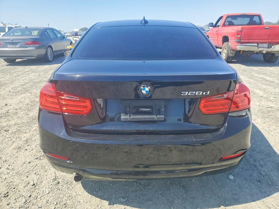2014 BMW 3er VIN WBA3D3C5XEK155397 COPART salvage auction — MINOR DENT/SCRATCHES, Ca - Dis/Dlr/Exp Only Clean Title, sold $2,550 on 2026-07-02 (photo 6)