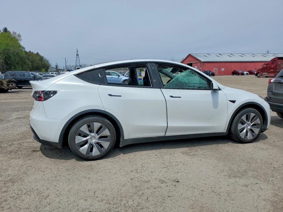 2023 Tesla Model y VIN 7SAYGAEE8PF583103 COPART salvage auction — VANDALISM, On - Permit No Brand - Unfit, sold $15,300 on 2026-07-03 (photo 3)