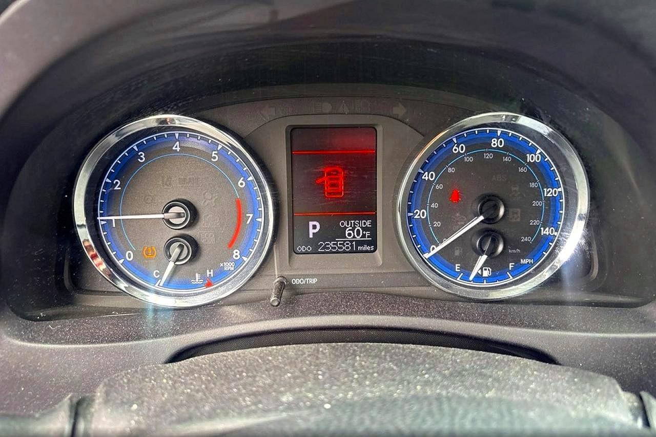2018 Toyota Corolla VIN 5YFBURHE3JP840007 COPART salvage auction — Minor Dent/Scratches, CA - DIS/DLR/EXP ONLY CLEAN TITLE (P), sold $5,000 on 2026-06-18 (photo 8)