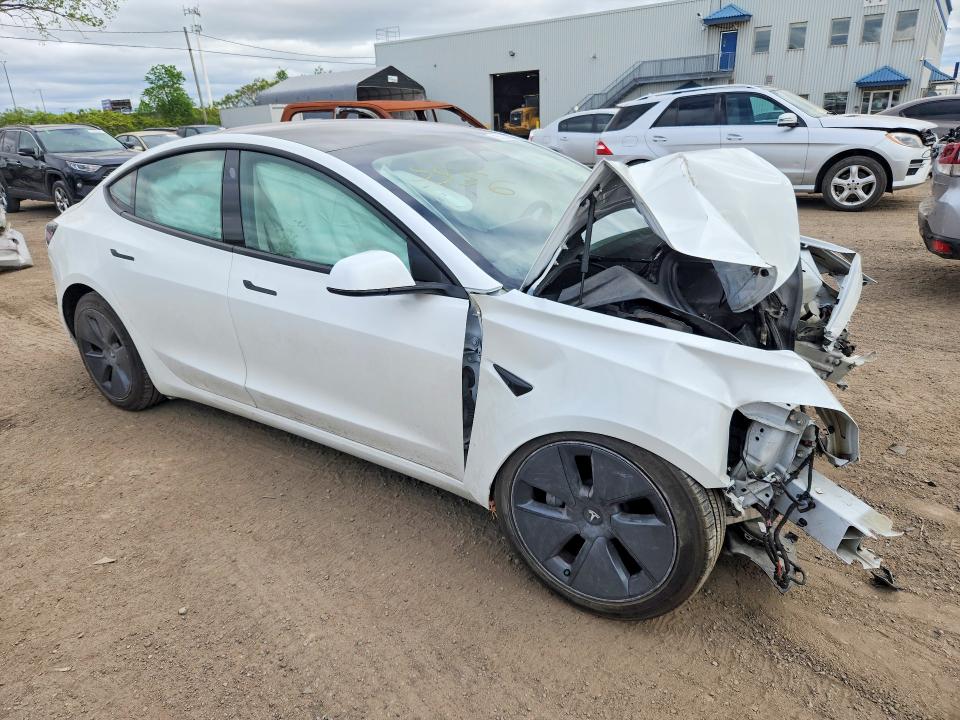 2022 Tesla Model 3 VIN 5YJ3E1EA3NF249164 COPART salvage auction — FRONT END, Qc - Irrecuperable, sold $325 on 2026-08-18 (photo 4)