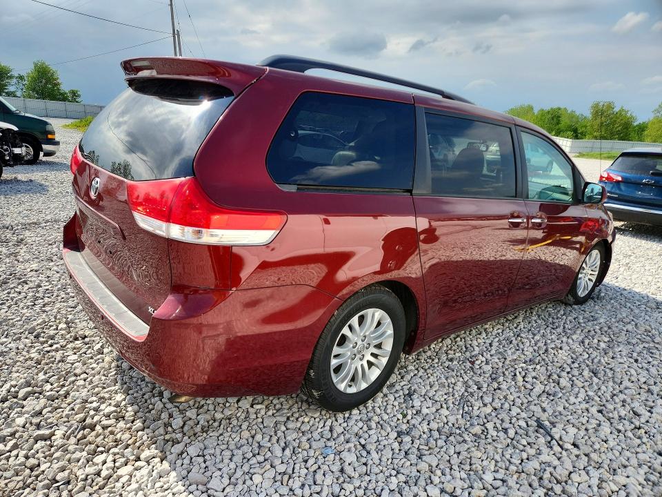2014 Toyota Sienna VIN 5TDYK3DC5ES452680 COPART salvage auction — MINOR DENT/SCRATCHES, Mi - Dealer Only Clean Title (P), sold $3,400 on 2026-07-23 (photo 3)