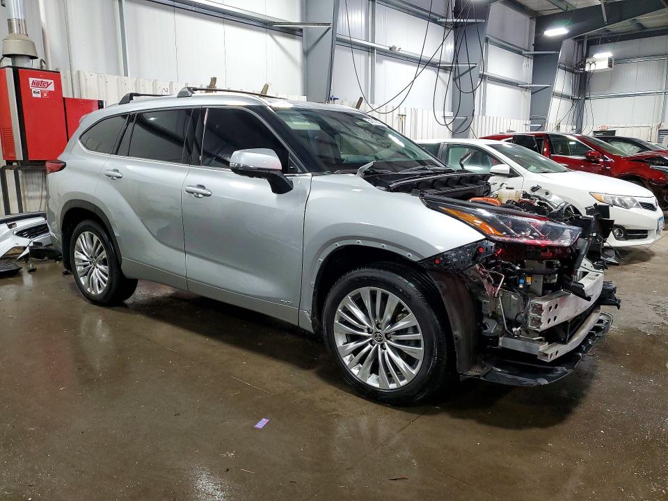 2023 Toyota VIN 5TDEBRCH4PS131316 COPART salvage auction — FRONT END, Mn - Cert Of Title-Salvage, sold $11,800 on 2026-07-28 (photo 4)