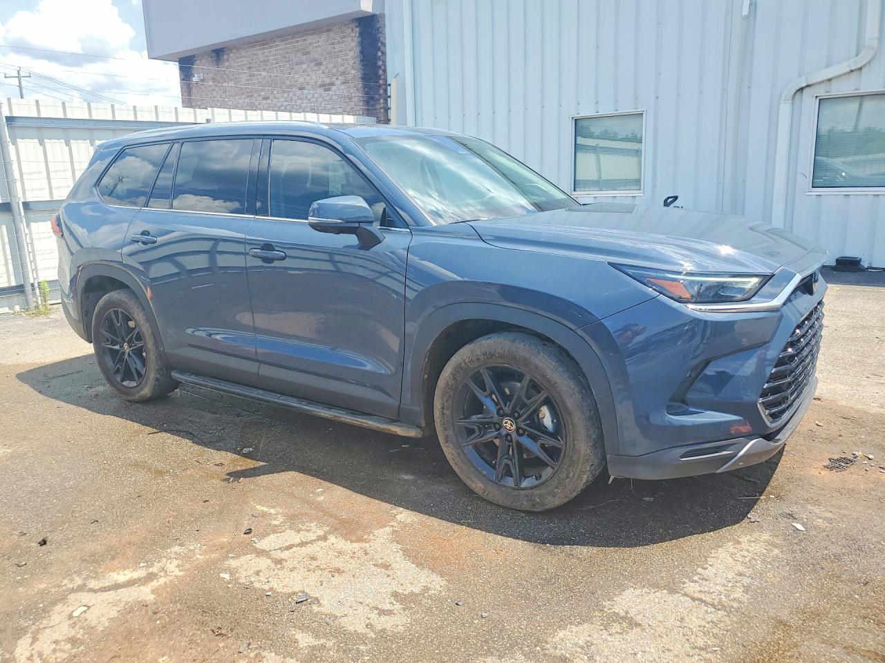 2024 Toyota Highlander VIN 5TDAAAB57RS038769 COPART salvage auction — Side, AL - CERT OF TITLE-SALVAGE TITLE, sold $24,000 on 2026-07-02 (photo 4)