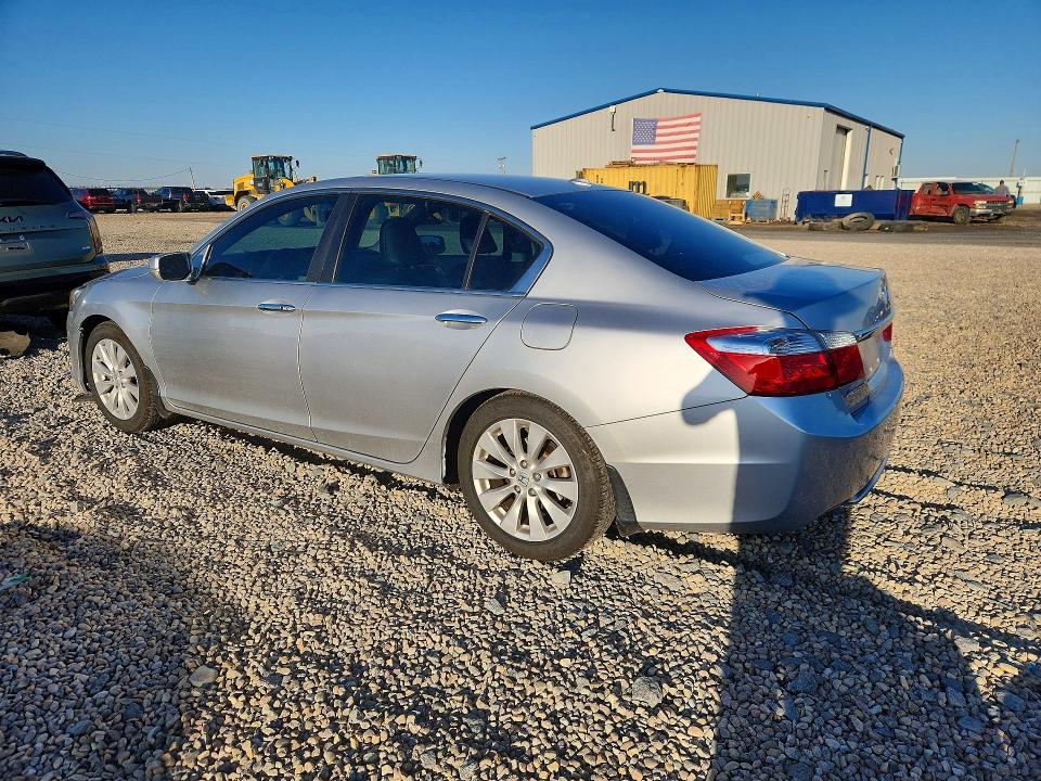 2013 Honda Accord VIN 1HGCR2F84DA137827 COPART salvage auction — MINOR DENT/SCRATCHES, Tx - Certificate Of Title (P), sold $5,000 on 2026-07-03 (photo 2)