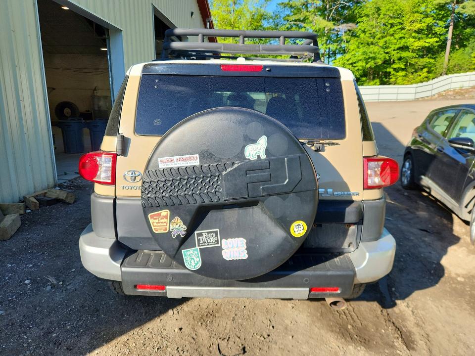 2011 Toyota Fj cruiser VIN JTEZU4BF4BK011672 COPART salvage auction — FRONT END, SC - CERT OF TITLE-SALVAGE, sold $3,150 on 2026-07-27 (photo 6)