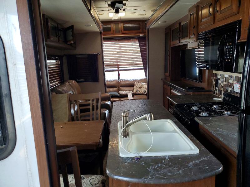 2016 Jayco Flight VIN 1UJBJ0BV0G11J0114 COPART salvage auction — VANDALISM, IL - SALVAGE CERTIFICATE, sold $7,200 on 2026-08-11 (photo 6)