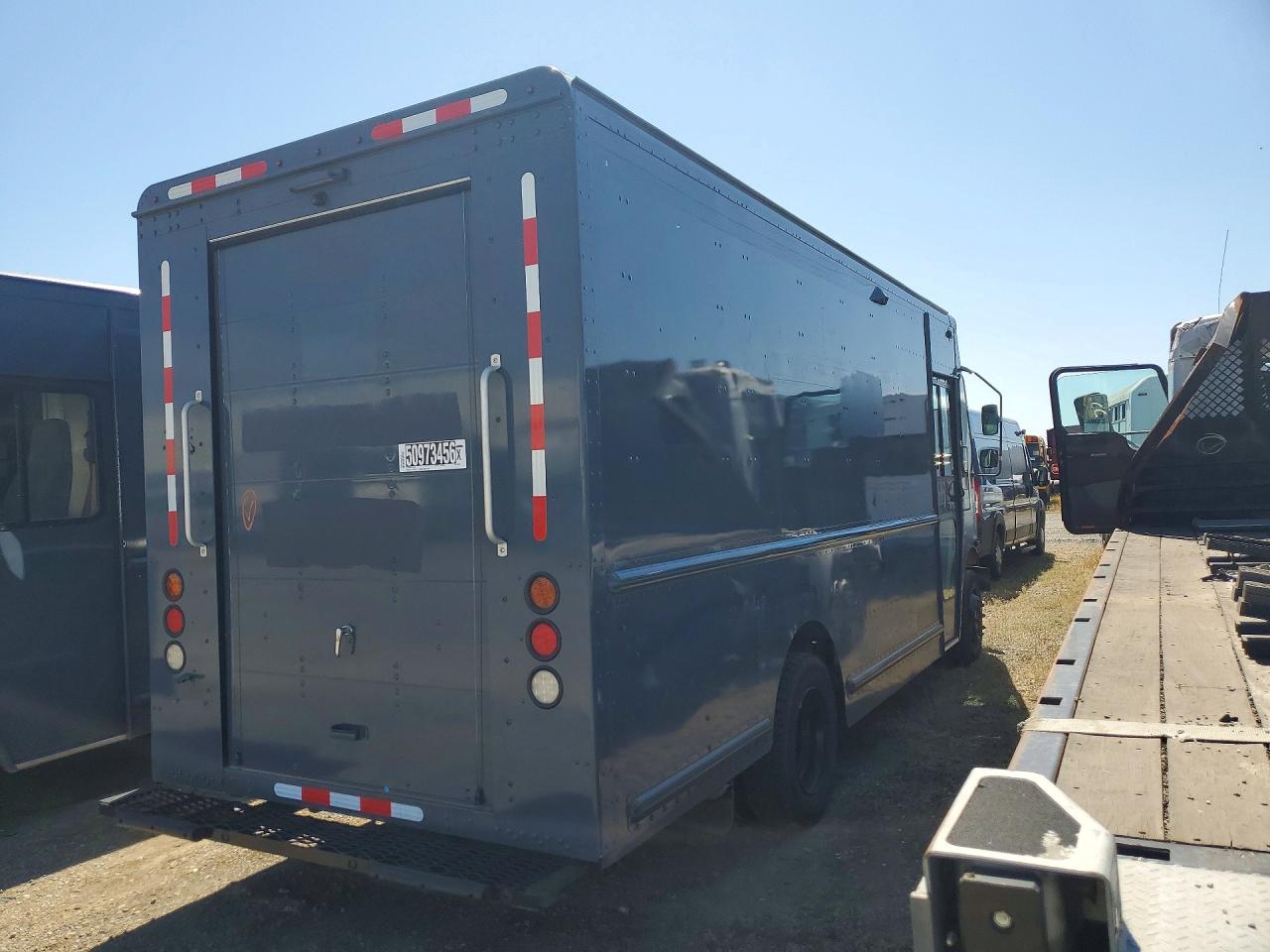 2021 Freightliner Chassis VIN 4UZAC2GA4MCMM9252 COPART salvage auction — Minor Dent/Scratches, CA - CERTIFICATE OF TITLE, sold $15,300 on 2026-05-26 (photo 3)