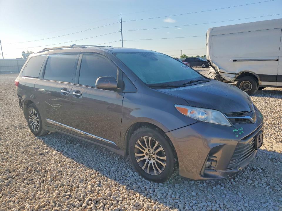 2020 Toyota Sienna VIN 5TDYZ3DC0LS072641 COPART salvage auction — REAR END, Tx - Salvage Vehicle Title, sold $70 on 2026-07-30 (photo 4)