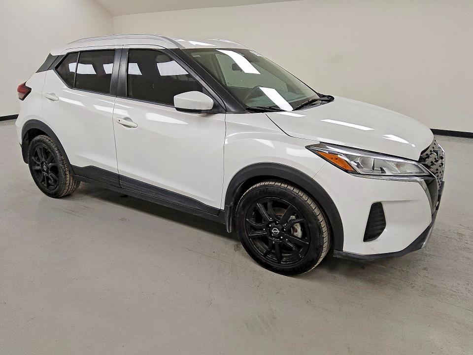 2023 Nissan Kicks VIN 3N1CP5CV6PL517588 COPART salvage auction — MECHANICAL, Tx - Certificate Of Title, sold $6,100 on 2026-07-09 (photo 4)