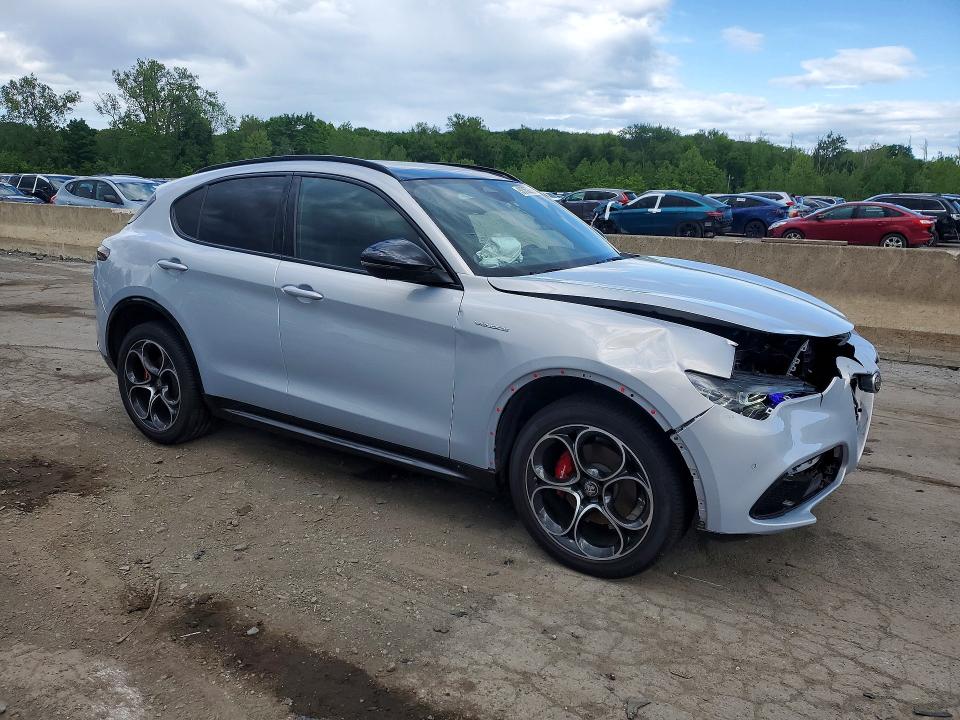 2025 Alfa romeo Stelvio VIN ZASPAKAN4S7D96811 COPART salvage auction — FRONT END, Ny - Mv-907A Salvage Certificate, sold $12,700 on 2026-08-24 (photo 4)