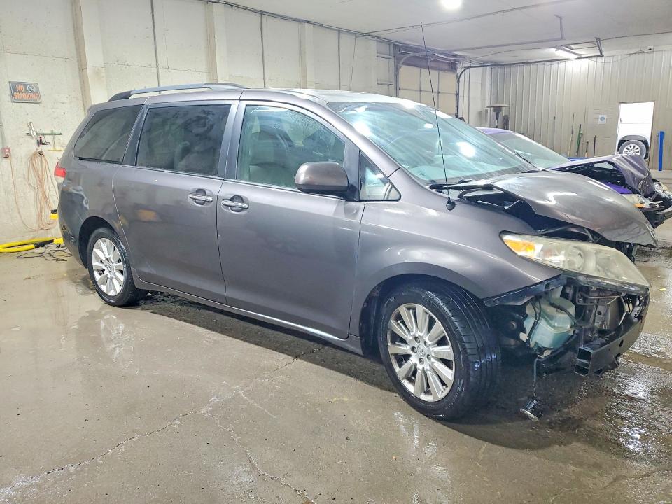 2013 Toyota Sienna VIN 5TDDK3DC4DS058732 COPART salvage auction — FRONT END, Tn - Salvage Certificate, sold $2,600 on 2026-07-28 (photo 4)