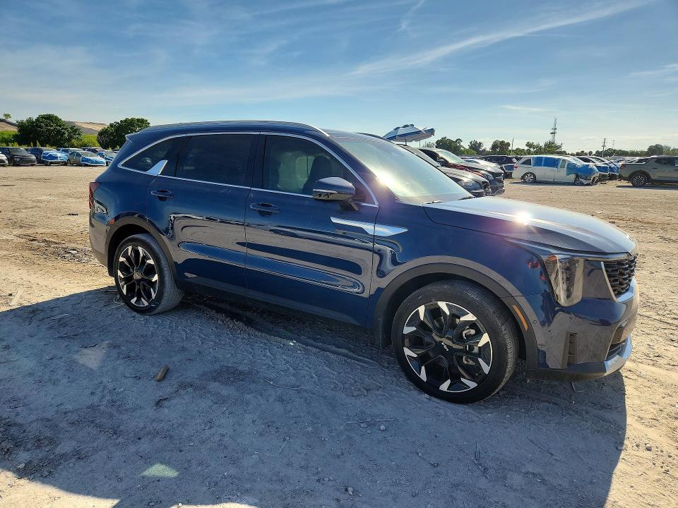 2025 Kia Sorento VIN 5XYRK4JF3SG312001 COPART salvage auction — SIDE, Fl - Cert Of Title Slvg Rebuildable, sold $5,700 on 2026-07-30 (photo 4)