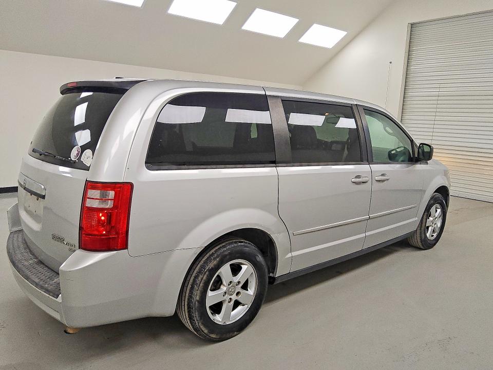 2010 Dodge Grand caravan VIN 2D4RN4DE4AR307669 COPART salvage auction — MINOR DENT/SCRATCHES, TX - CERTIFICATE OF TITLE, sold $100 on 2026-07-09 (photo 3)