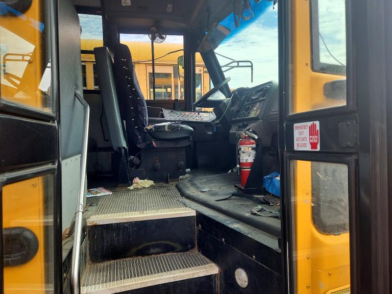 2012 Thomas Saf-t-liner c2 VIN 4UZABRDU9CCBP5462 COPART salvage auction — SIDE, RI - CERTIFICATE OF TITLE, sold $2,500 on 2026-08-31 (photo 6)