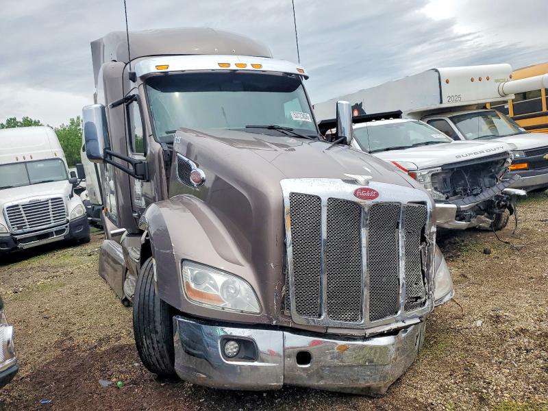 2017 Peterbilt 579 VIN 1NPBGGGG80D455616 COPART salvage auction — FRONT END, IL - SALVAGE CERTIFICATE, sold $10,200 on 2026-07-16 (photo 1)