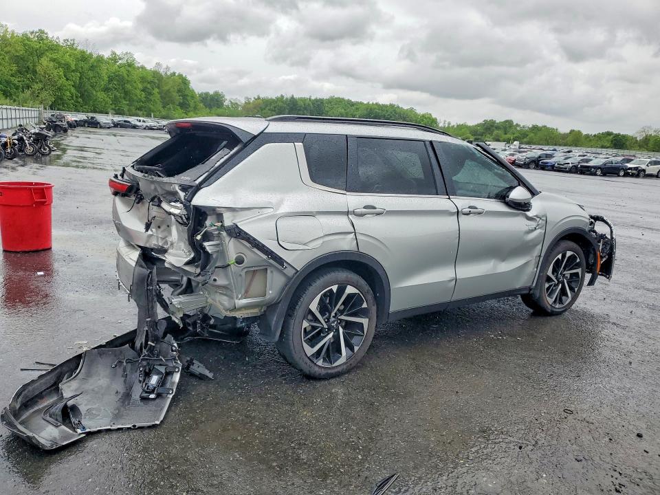 2025 Mitsubishi Outlander VIN JA4T5VA97SZ037497 COPART salvage auction — ROLLOVER, Pa - Certificate Of Salvage, sold $1,950 on 2026-07-28 (photo 3)
