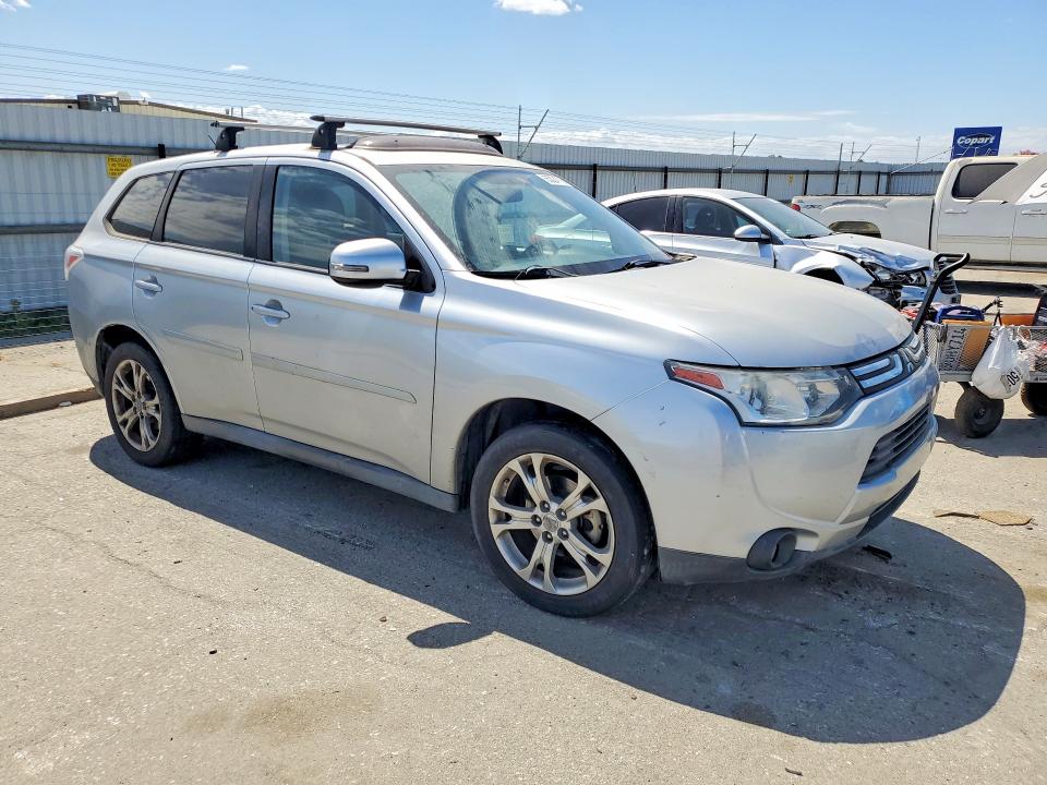 2014 Mitsubishi Outlander VIN JA4AD3A32EZ015597 COPART salvage auction — MINOR DENT/SCRATCHES, CA - APP FOR DUP CLEAN OR AC, sold $325 on 2026-09-04 (photo 4)