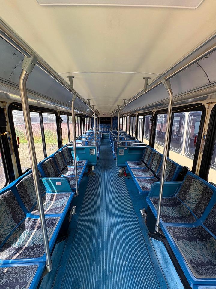 2007 Gillig Transit Bus VIN 15GCD291471112807 COPART salvage auction — Normal Wear, MA - CERTIFICATE OF TITLE (P), sold $125 on 2026-07-07 (photo 8)