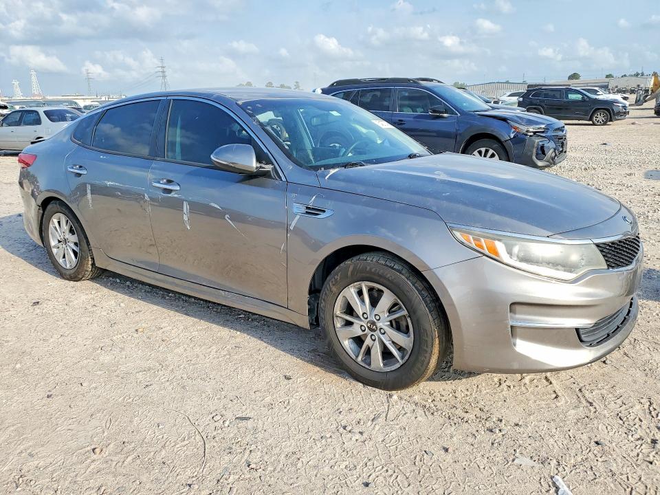 2018 Kia Optima VIN 5XXGT4L39JG201222 COPART salvage auction — SIDE, Tx - Salvage Vehicle Title, sold $150 on 2026-07-21 (photo 4)
