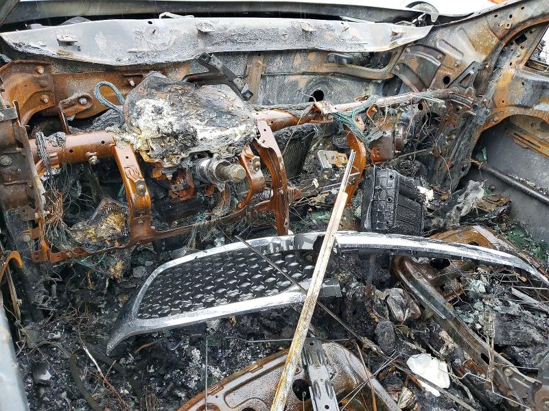 2018 Kia Sorento VIN 5XYPG4A39JG386746 COPART salvage auction — INTERIOR BURN, KY - BILL OF SALE/PART ONLY/NO TITL, sold $275 on 2026-07-23 (photo 8)