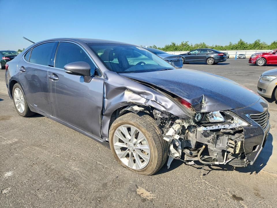 2015 Lexus Es 300h VIN JTHBW1GG0F2096353 COPART salvage auction — FRONT END, CA - SALVAGE CERTIFICATE, sold $3,700 on 2026-07-13 (photo 4)