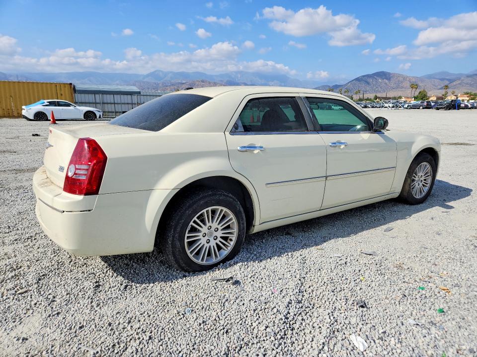 2010 Chrysler 300 VIN 2C3CA5CV3AH325841 COPART salvage auction — MINOR DENT/SCRATCHES, CA - DIS/DLR/EXP APP FOR DUP CLEAN, sold $200 on 2026-07-08 (photo 3)