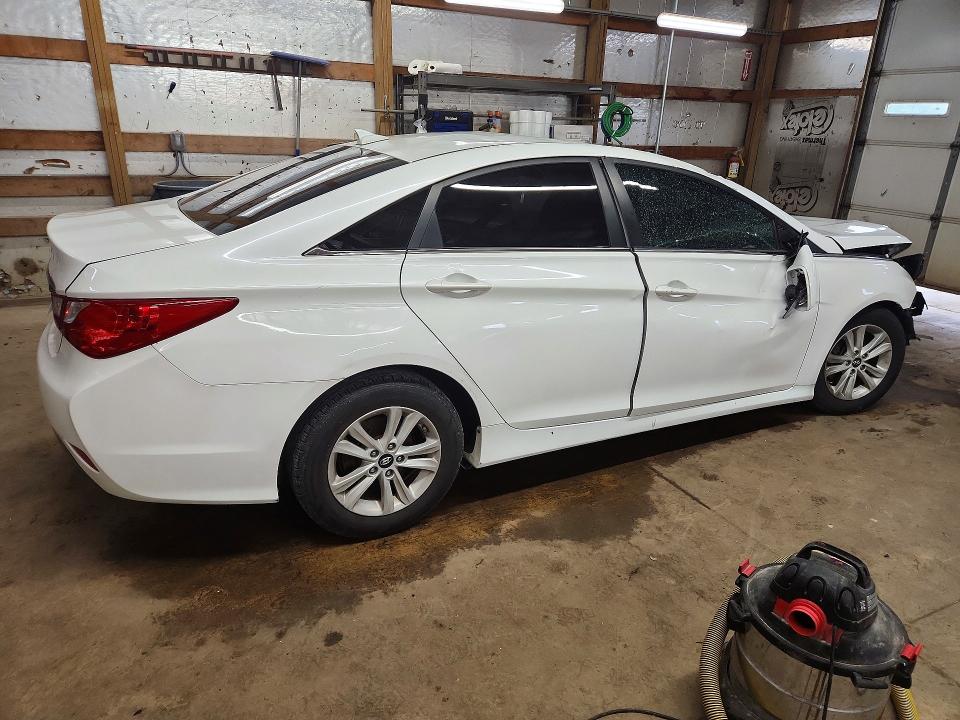 2014 Hyundai VIN 5NPEB4ACXEH889089 COPART salvage auction — ROLLOVER, Il - Junking Cert Of A Vehicle, sold $375 on 2026-07-13 (photo 3)