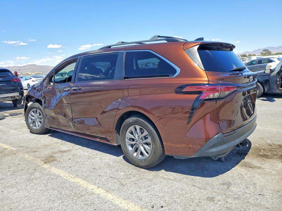 2022 Toyota Sienna VIN 5TDJRKEC2NS090166 COPART salvage auction — SIDE, Nv - Salvage Title, sold $17,500 on 2026-07-30 (photo 2)