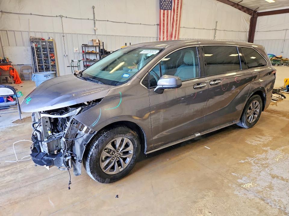 2024 Toyota Sienna VIN 5TDYRKEC6RS212256 COPART salvage auction — FRONT END, TX - CERTIFICATE OF TITLE, sold $21,500 on 2026-07-09 (photo 1)