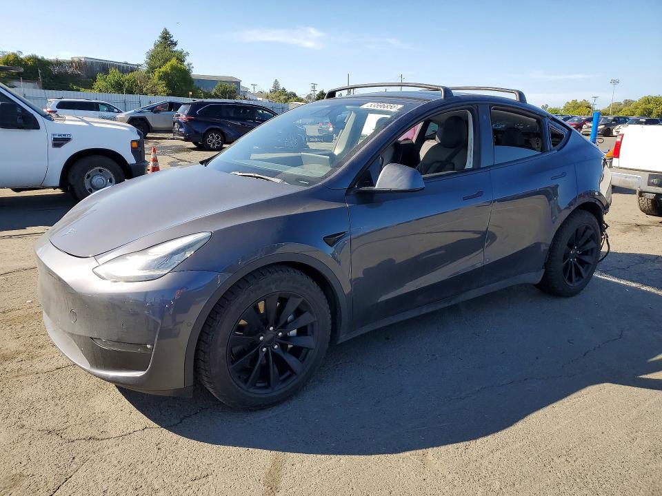 2022 Tesla Model y VIN 7SAYGDEE1NF362781 COPART salvage auction — REAR END, Ca - Salvage Certificate, sold $10,800 on 2026-07-31 (photo 1)