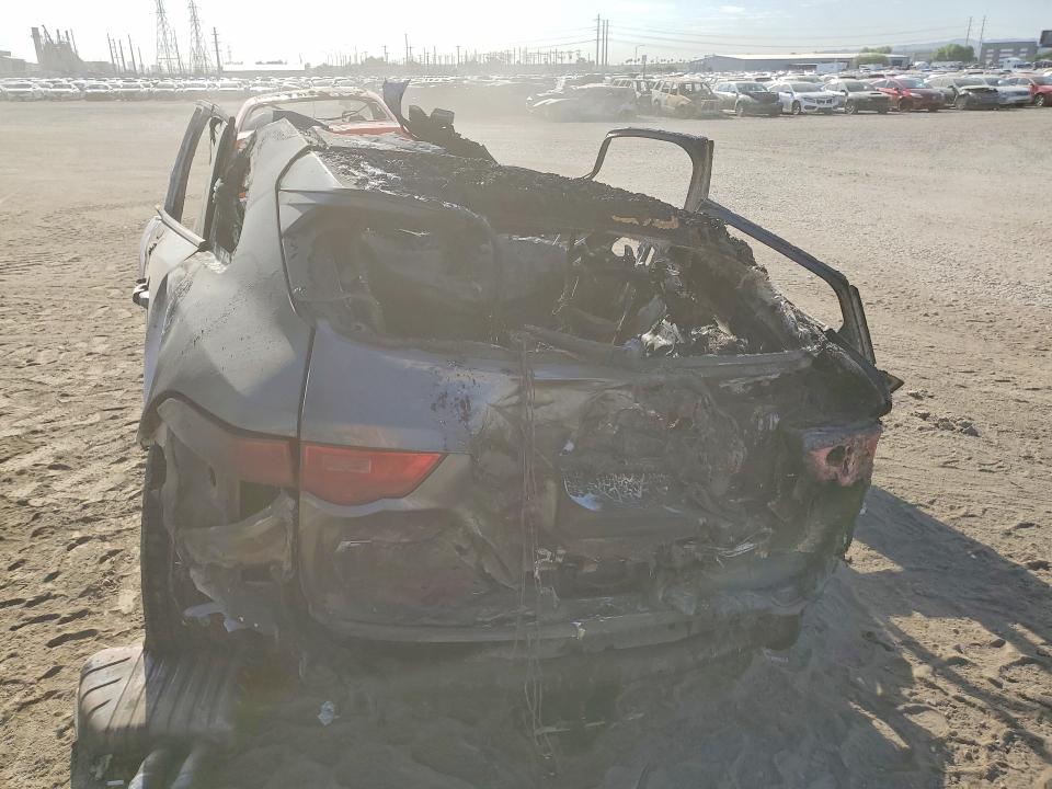 2018 Jaguar F-pace VIN SADCL2FN2JA254991 COPART salvage auction — BURN, AZ - CERT OF TITLE- NON REPAIR, sold $150 on 2026-07-27 (photo 6)