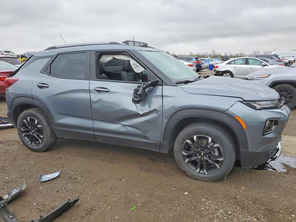 2022 Chevrolet Trailblazer VIN KL79MRSL5NB046956 COPART salvage auction — ROLLOVER, On - Permit Salvage, sold $1,500 on 2026-07-07 (photo 4)