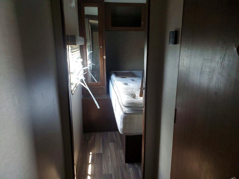 2018 Keystone rv . VIN 4YDT30B22JN242700 COPART salvage auction — SIDE, NV - SALVAGE TITLE, sold $5,600 on 2026-07-09 (photo 5)