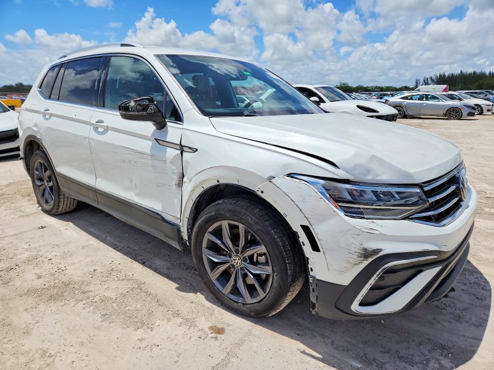 2023 Volkswagen Tiguan VIN 3VV3B7AX8PM131293 COPART salvage auction — REAR END, Fl - Certificate Of Destruction, sold $7,200 on 2026-07-29 (photo 4)