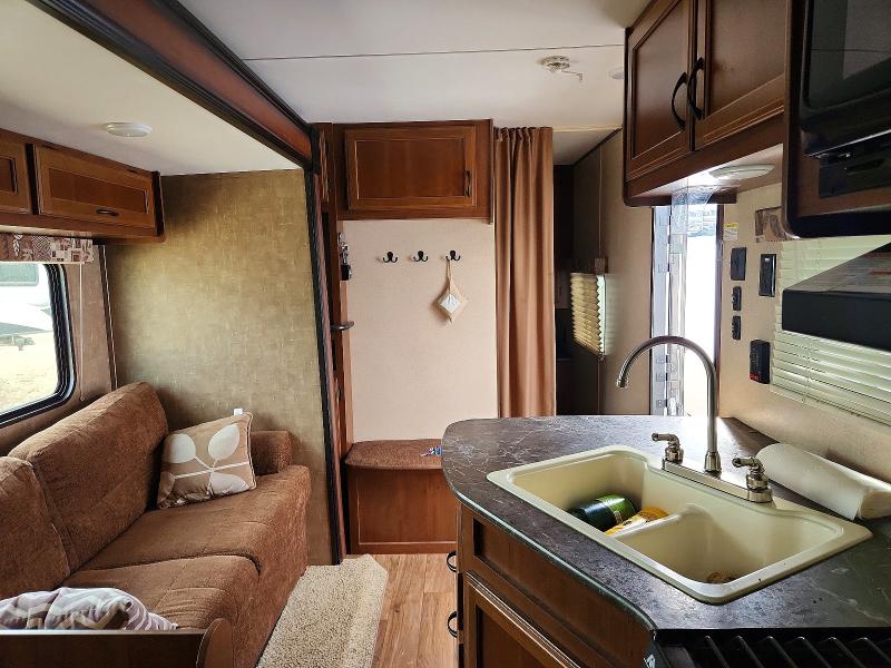 2016 Jayco jay Jay flight VIN 1UJBJ0BR4G17X1017 COPART salvage auction — HAIL, KS - CERT OF TITLE-SALVAGE, sold $4,600 on 2026-07-23 (photo 5)