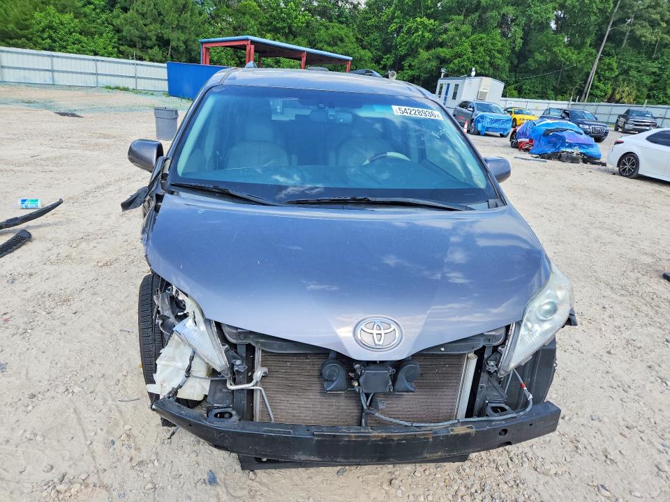 2011 Toyota Sienna VIN 5TDYK3DC4BS158456 COPART salvage auction — FRONT END, Fl - Cert Of Title Slvg Rebuildable, sold $400 on 2026-07-31 (photo 5)