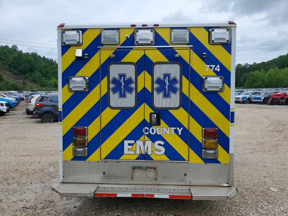2018 Ford Econoline VIN 1FDWE3FS6JDC19461 COPART salvage auction — MINOR DENT/SCRATCHES, Wv - Certificate Of Title, sold $10,900 on 2026-07-30 (photo 6)
