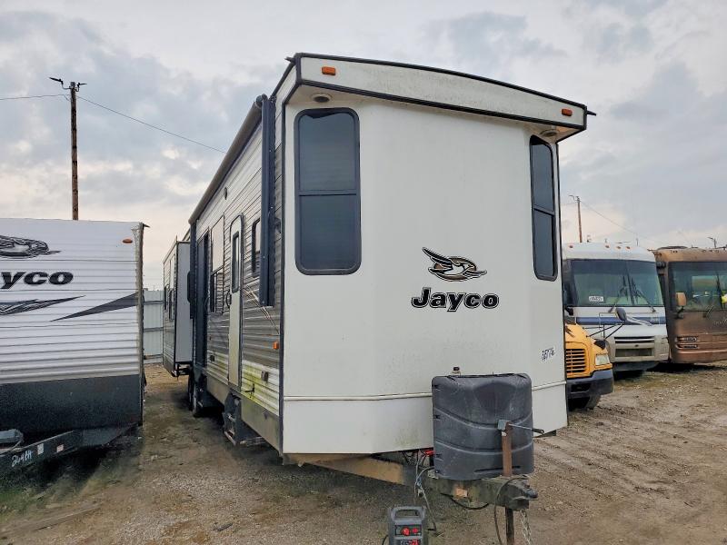 2016 Jayco Flight VIN 1UJBJ0BV0G11J0114 COPART salvage auction — VANDALISM, IL - SALVAGE CERTIFICATE, sold $7,200 on 2026-08-11 (photo 1)