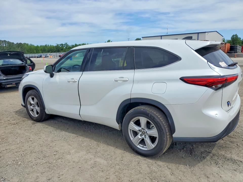 2022 Toyota Highlander VIN 5TDCZRAH9NS557330 COPART salvage auction — MINOR DENT/SCRATCHES, Nc - Salvage Certificate Of Title, sold $18,900 on 2026-07-20 (photo 2)