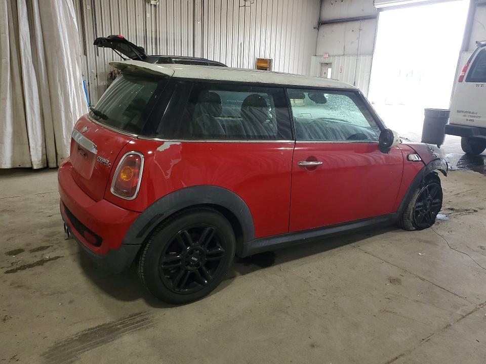 2009 Mini Cooper VIN WMWMF73569TW84657 COPART salvage auction — Burn Engine, NY - MV-907A SALVAGE CERTIFICATE, sold $450 on 2026-07-27 (photo 3)