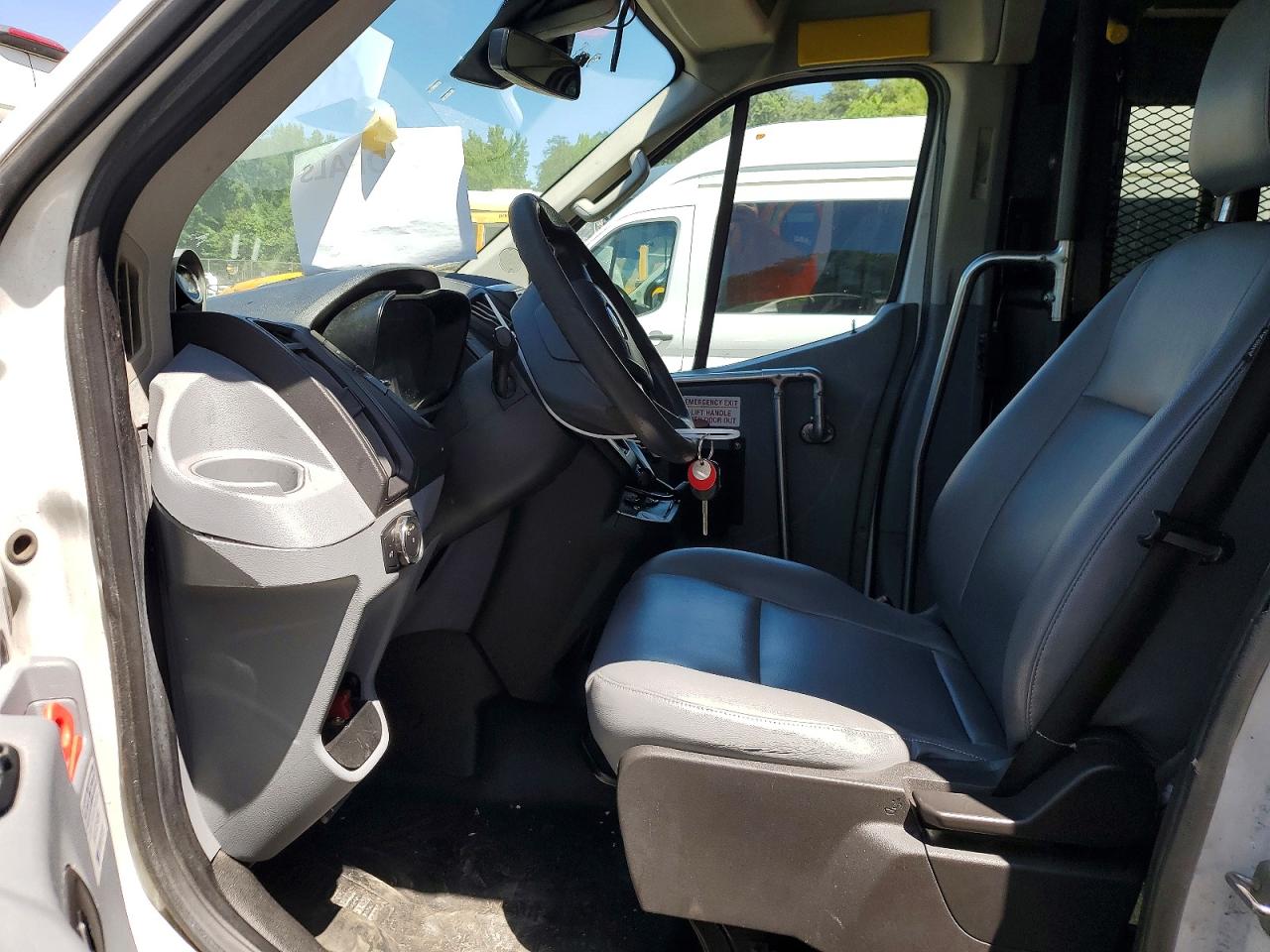 2018 Ford Transit VIN 1FTBW2XM5JKB53166 COPART salvage auction — Minor Dent/Scratches, DC - CERTIFICATE OF TITLE, sold $10,800 on 2026-06-23 (photo 7)