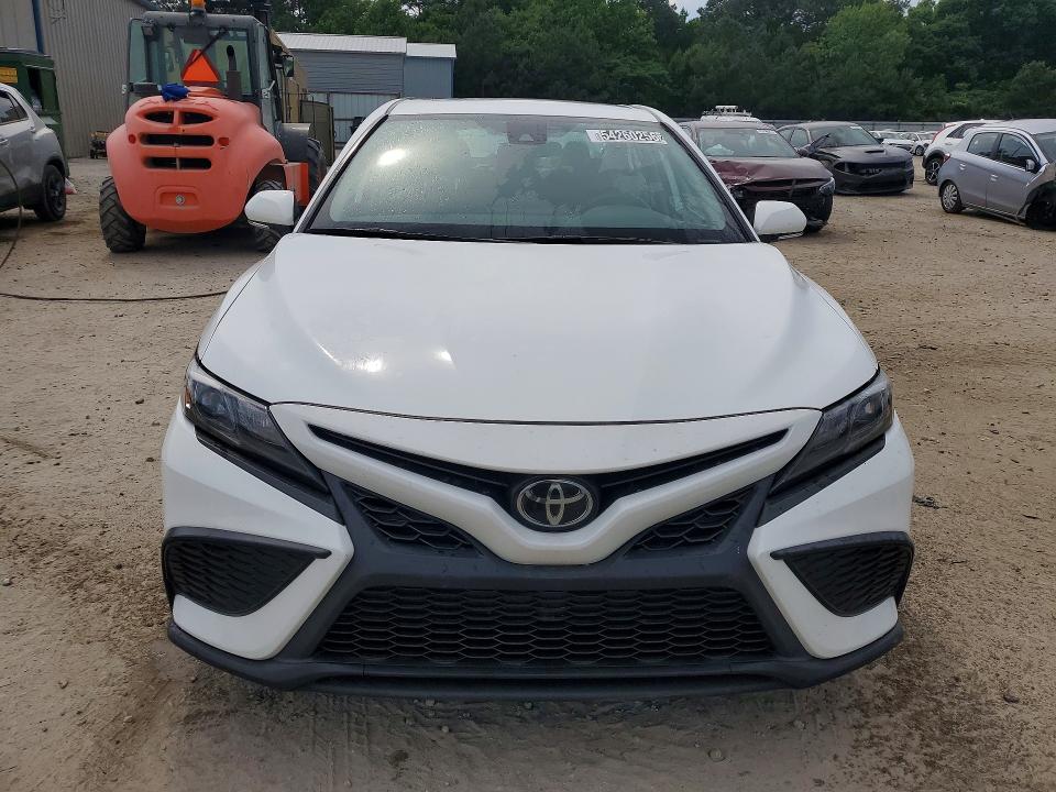 2024 Toyota Camry VIN 4T1G11AK2RU843314 COPART salvage auction — MINOR DENT/SCRATCHES, Fl - Certificate Of Title (P), sold $15,200 on 2026-07-30 (photo 5)