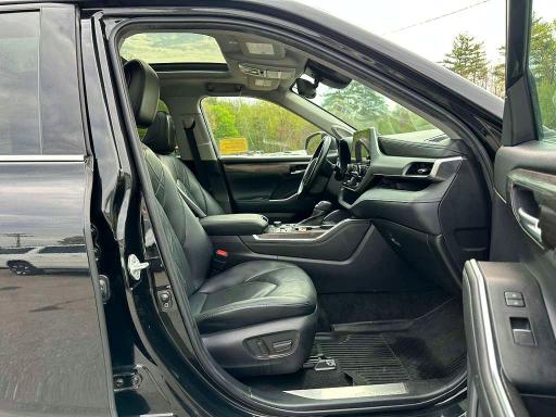 2023 Toyota Highlander VIN 5TDKDRBH8PS035011 COPART salvage auction — MINOR DENT/SCRATCHES, Salvage Title, sold $24,200 on 2026-07-14 (photo 8)