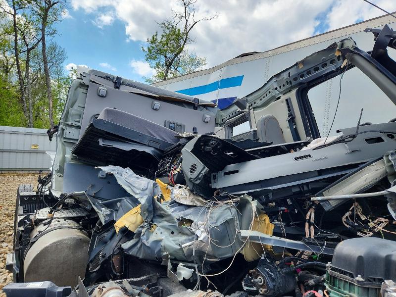 2025 Volvo Vnl VIN 4V4NC9EH3SN690241 COPART salvage auction — ALL OVER, Pa - Certificate Of Salvage, sold $23,100 on 2026-08-27 (photo 6)