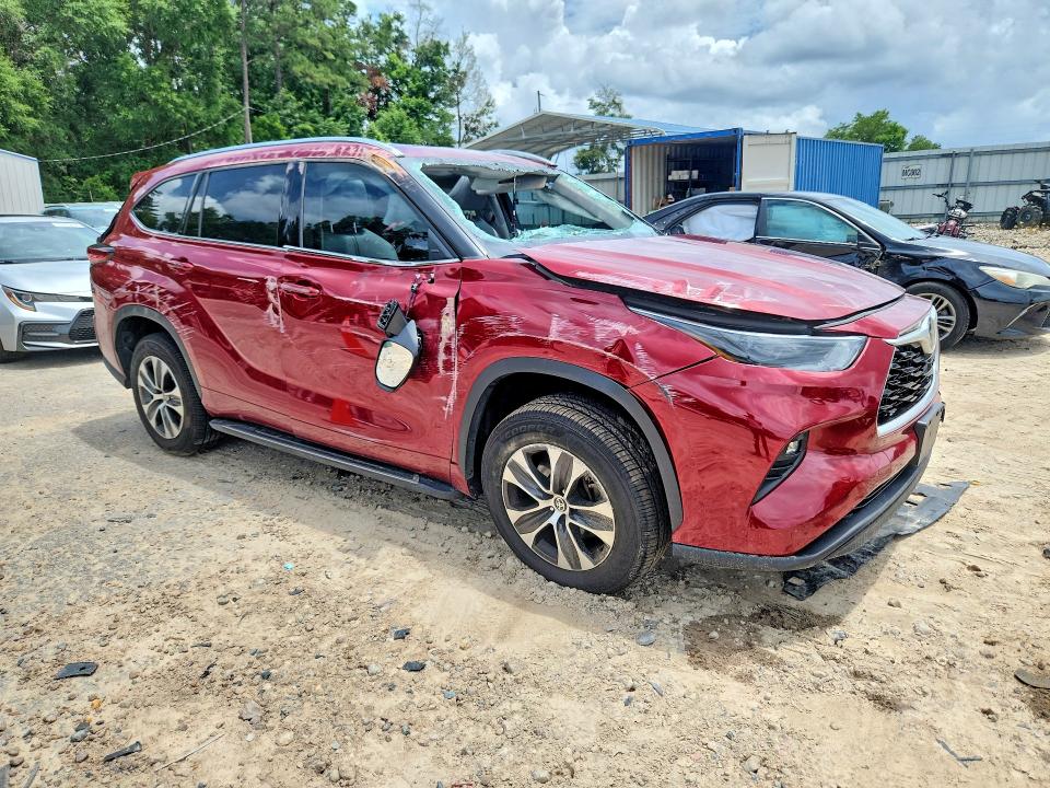 2021 Toyota Highlander VIN 5TDHZRAHXMS039439 COPART salvage auction — ROLLOVER, Fl - Certificate Of Destruction, sold $6,400 on 2026-07-06 (photo 4)